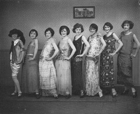 flappers in 1920. when I think of Flappers !